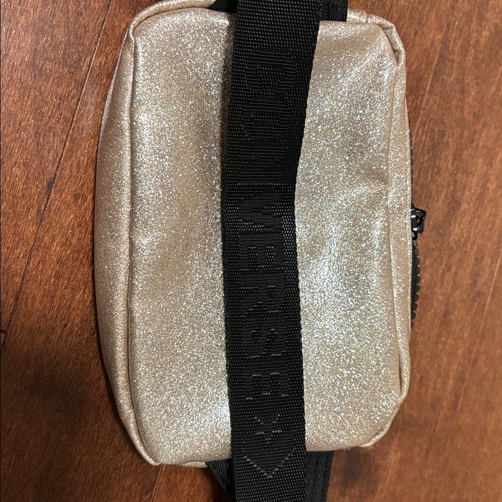 Converse pink Shimmering Gold Crossbody Bag - Picture 7 of 8
